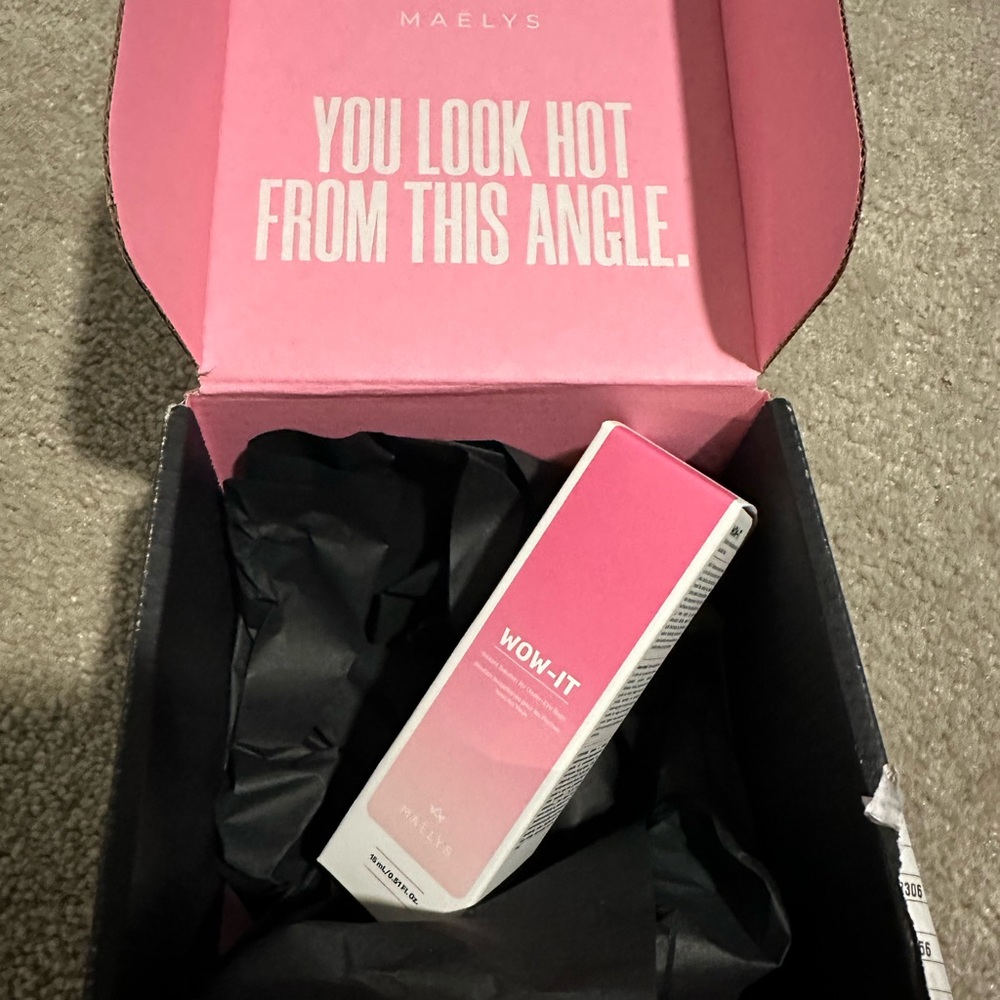 NEW in unopened box Maelys WOW-It eye cream
